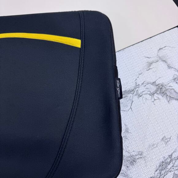 Targus Sleeve fits Laptop Bag 15-Inch MacBook Pro Black Neoprene Soft Case - Picture 3 of 12